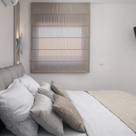 Penthouse Adela Apartment Vir